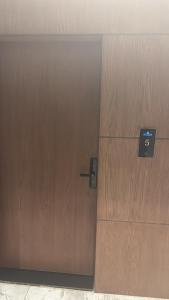 شقة مودرن ثلاث غرف نوم وصالة