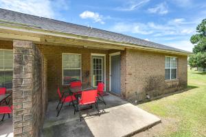 Pirate Game Day Base: Greenville Home Near Campus!
