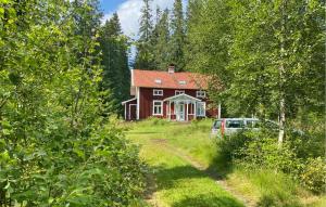 Stunning Home In Skillingaryd With Sauna