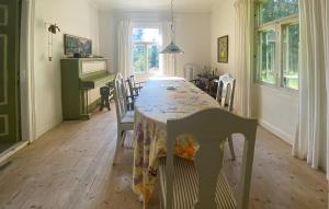 Stunning Home In Skillingaryd With Sauna