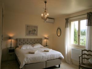 Mas in Eygalières with Heated Pool