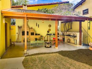 Espaço gourmet e home-office na Granja