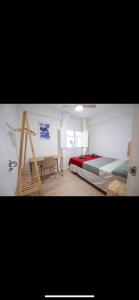 Habitación luminosa en piso compartido