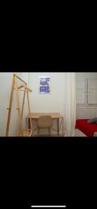 Habitación luminosa en piso compartido