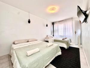 KAALA STAYS - Budget Quadruple Family room 4min walk Metro