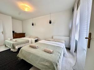 KAALA STAYS - Budget Quadruple Family room 4min walk Metro