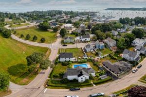 Whalers Rest, Historic Flat Near Harbor, Beach and Mystic