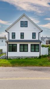 Whalers Rest, Historic Flat Near Harbor, Beach and Mystic