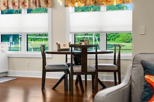 Whalers Rest, Historic Flat Near Harbor, Beach and Mystic