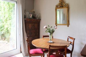 Maisons de vacances Spacious quiet house with pretty garden : photos des chambres