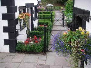 Sherrifs Lodge - Hw7730