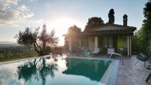 Large apartment in 18 century Villa del drago