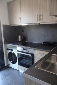 Athenean Porto Pireaus Suites-B1