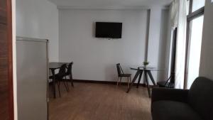 Oak 3c Private Studio in Zone 10