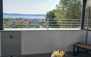 2 Bedroom Nice Apartment In Bibinje