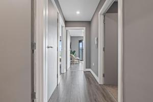 2 Bed, 2 Bath New Build Apartment next to Albert Dock Liverpool & M&S Bank Arena - With Juliet Balcony - Monarchs Quay Arena Apartments - Close to Liverpool ONE Shopping, Exhibition Centre Liverpool, Pullman Hotel, Bars & Restaurants