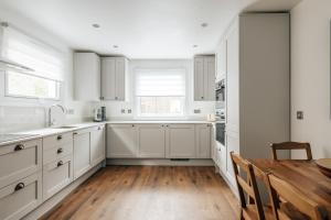 Modern 5-bed Home in Maida Vale