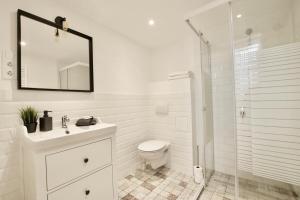 Standard Apartment by Hi5- Fehérhajó Studio