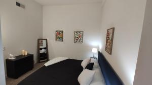 Luxury apartment king bed with 2 beds-free parking