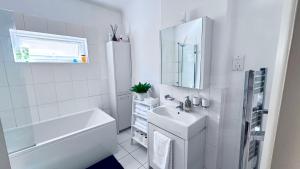 The Bush Residence, Shepperton - Two Ground Floor Guest Bedrooms