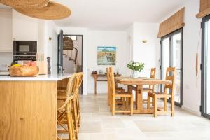 Portuguese Villa close to Carvoeiro with 5 Bedrooms, Pool, Tennis Court and close to Beach