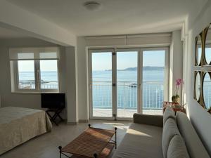 Studio with lovely sea views