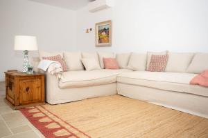 Portuguese Villa close to Carvoeiro with 5 Bedrooms, Pool, Tennis Court and close to Beach