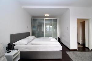 Balcony Apartment - Next to Opera