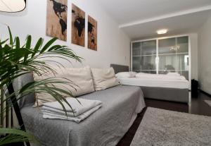 Balcony Apartment - Next to Opera