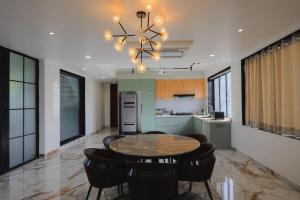 DeCasa Residency 2, AC, 3BHK, Wi-Fi, New Town