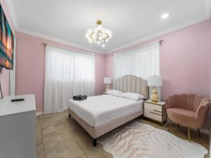 Little Palm House Tropical Oasis