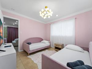 Little Palm House Tropical Oasis