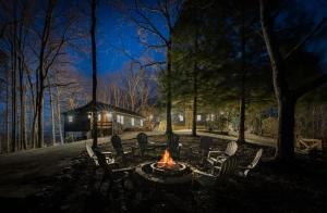 Eagles Haven - Two Cabins with Massive Deck & Views