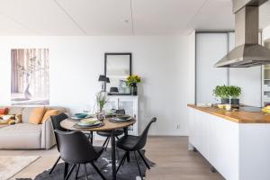 1-Bedroom Beachfront Apartment with Balcony, Sauna and Parking in Helsinki Aurinkolahti