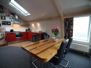 Home with Vinyls, Bikes and Waterways