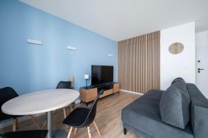 Więckowskiego City View Studio by BookingHost