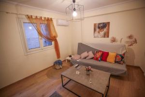 Sunny Garden Apartment in central kolonaki Athens