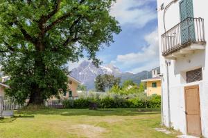 Gran sasso white house