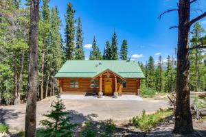 Hot Tub Hideaway with Views and Deck in Fairplay!