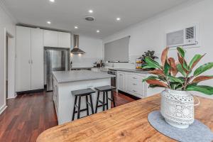 City Views King Beds Sleeps 6 Quiet Street