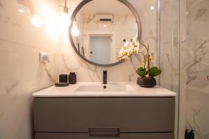 Sea la Vie by LovelyStay