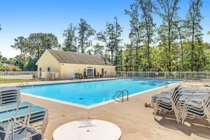 Grande at Canal Pointe --- 37520 Worcester Dr