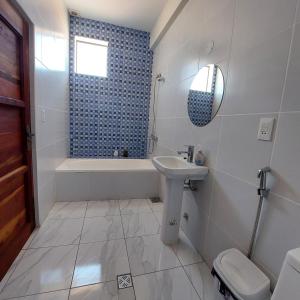 Amplio departamento en Tarija con terraza y garaje