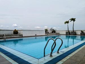 3 Bedroom Apartment in Colombo 05, Pool, Gym, Rooftop