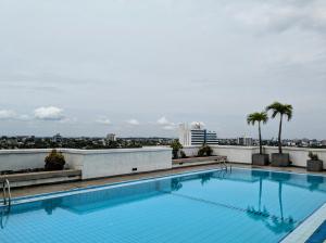 3 Bedroom Apartment in Colombo 05, Pool, Gym, Rooftop