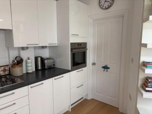 Newly refurbished, 2 bedroom self-contained flat