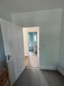 Newly refurbished, 2 bedroom self-contained flat