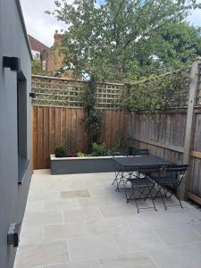 Newly refurbished, 2 bedroom self-contained flat