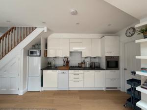 Newly refurbished, 2 bedroom self-contained flat