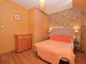 Maisons de vacances Holiday Home in Thedirac with Private Pool : photos des chambres